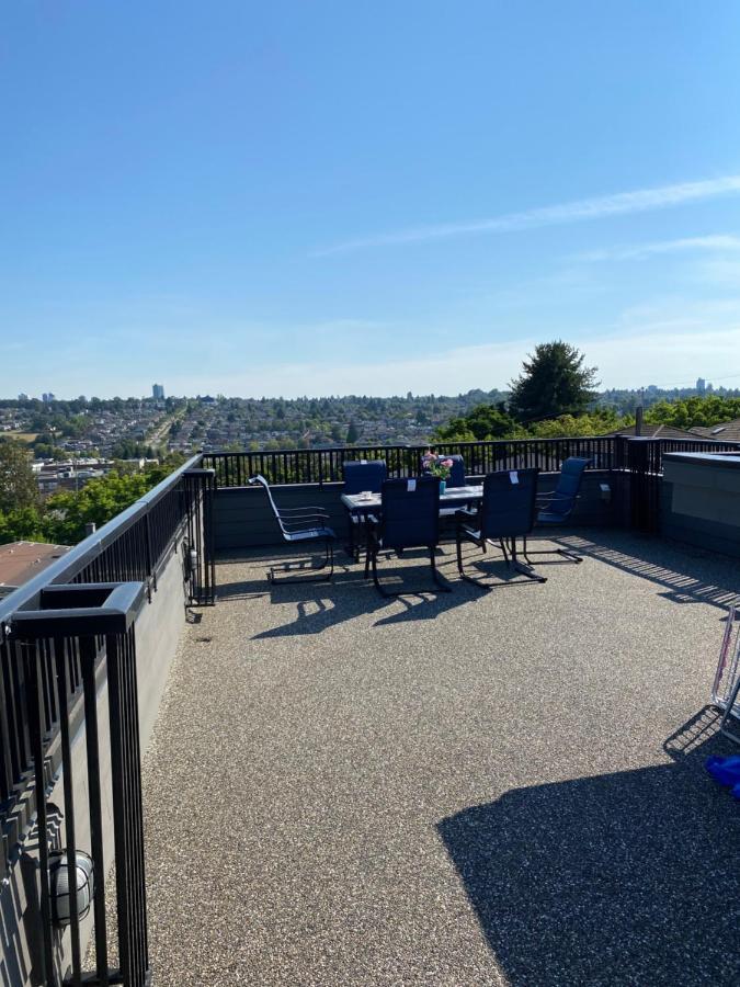 Bed and Breakfast Six Minutes To Rupert Station Vancouver Exterior foto