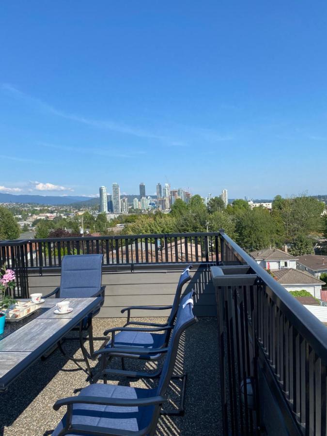 Bed and Breakfast Six Minutes To Rupert Station Vancouver Exterior foto